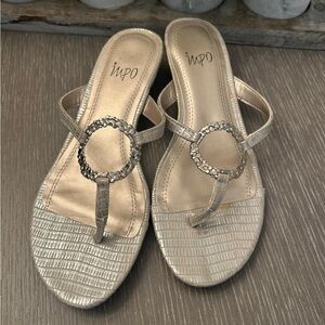 Impo‎ women's sandals with silver circles size 8